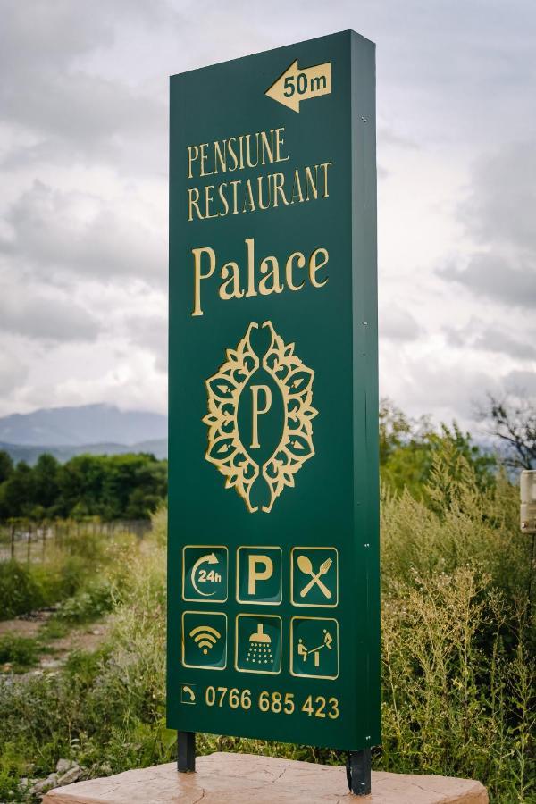 Pensiune-Restaurant Palace Carpinet المظهر الخارجي الصورة